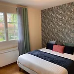 - Grande Maison Familiale Avec Jardin Ferienhaus *